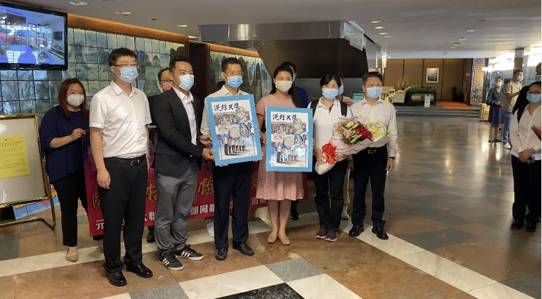 164人内地核酸检测支援队抵港香港市民热烈欢迎 新闻频道