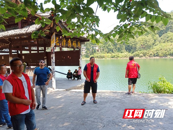 长潭岗岸宣传禁渔.jpg