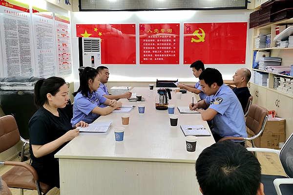 警务保障室组织学习。.jpg 警务保障室组织学习。.jpg