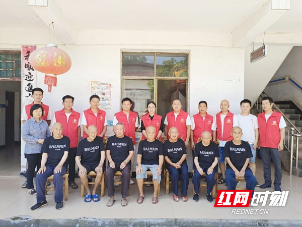 大甸镇开展敬老爱老活动_副本.jpg