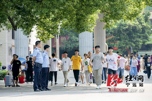 新学期，新使命，宁远公安全力护航“开学季”_副本500.jpg