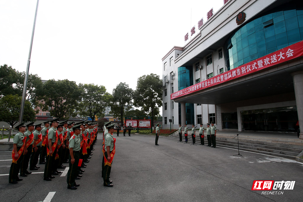 向武警部队旗告别仪式暨欢送大会全景.JPG