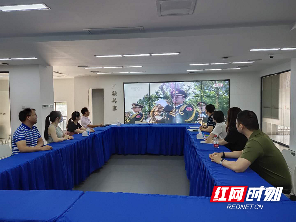 ↑芙蓉区金融事务中心组织收看向抗战烈士敬献花篮仪式直播。.png