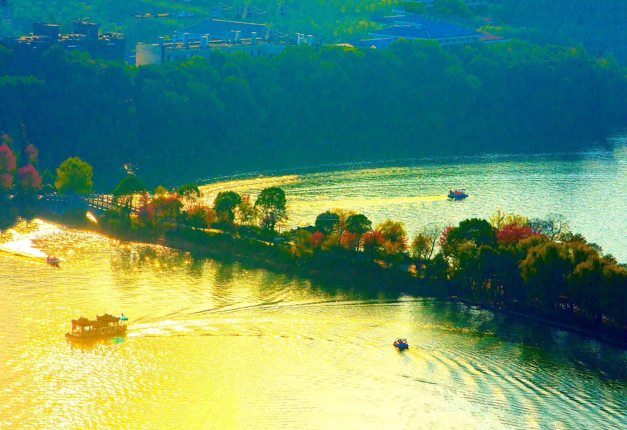 稀里马哈-年嘉湖.jpg 稀里马哈-年嘉湖.jpg