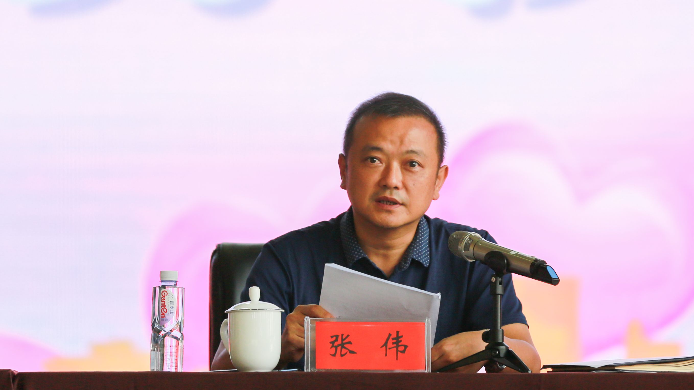 仪式上,花垣县委常委,县委政法委书记,县人民政府副县长,县公安局局长