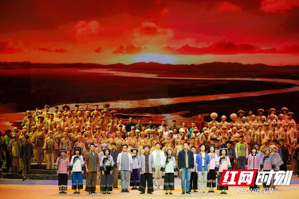 展现精准扶贫中国画卷 大型史诗歌舞剧《大地颂歌》举行首次彩排