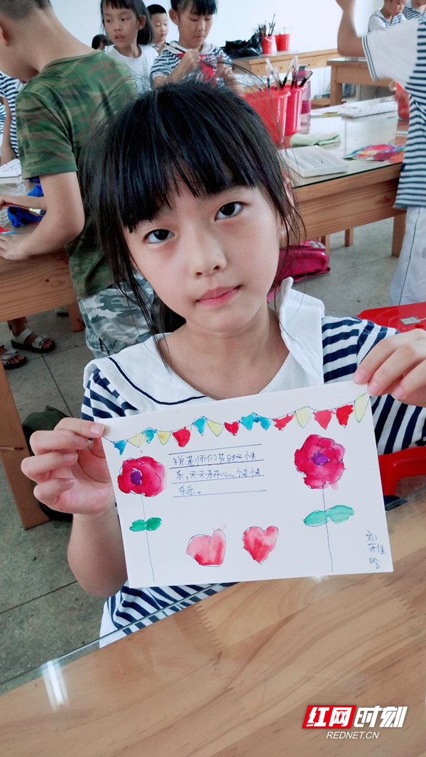 刘雅晗：敬爱的老师，谢谢您以辛勤的汗水滋润我们的心田，并赋予我们茁壮成长，愿您所有的日子都充满这幸福快乐与温馨！.jpg