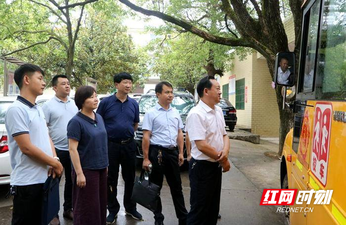 陈安)时值第36个教师节来临之际,9月8日,新田县委常委,组织部长陈志华