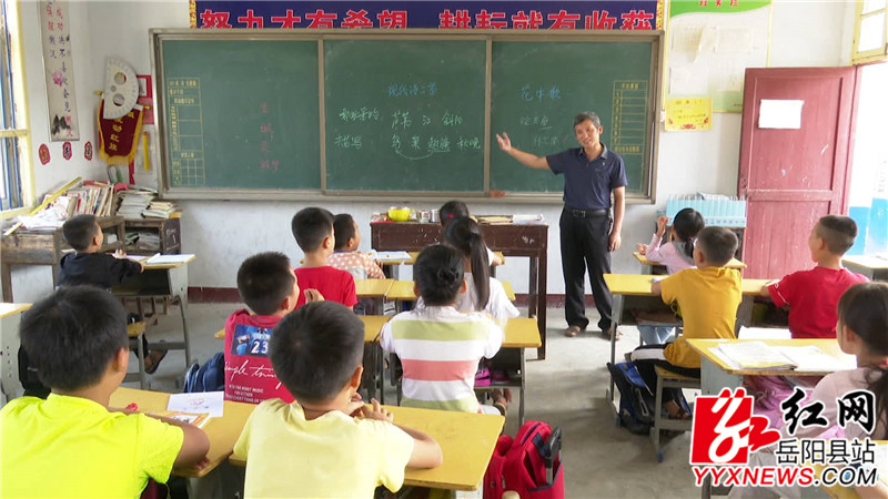 吴国望正在给学生上课2_副本.jpg
