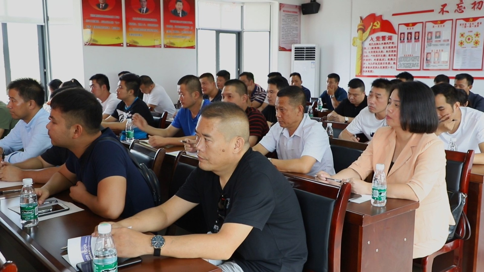 毛克文 鹤城区举行禁毒专干培训会.mp4_20200909_151348.828.jpg