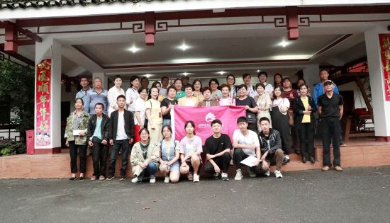 女企业家合影。 女企业家合影。