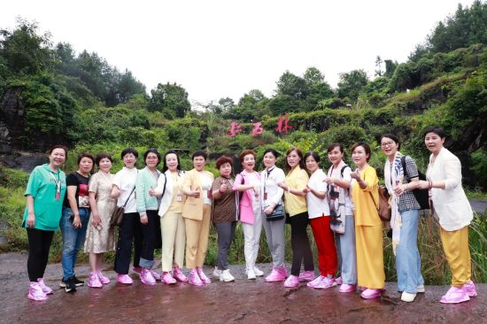 爱心助学。 爱心助学。