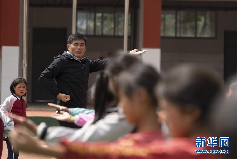 (图片故事)(4)从大别山到大凉山,只为他们