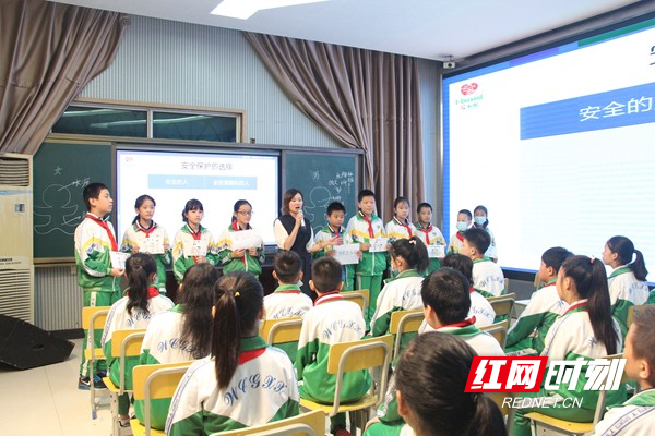 杨会老师六年级《青春安全我保护》.jpg
