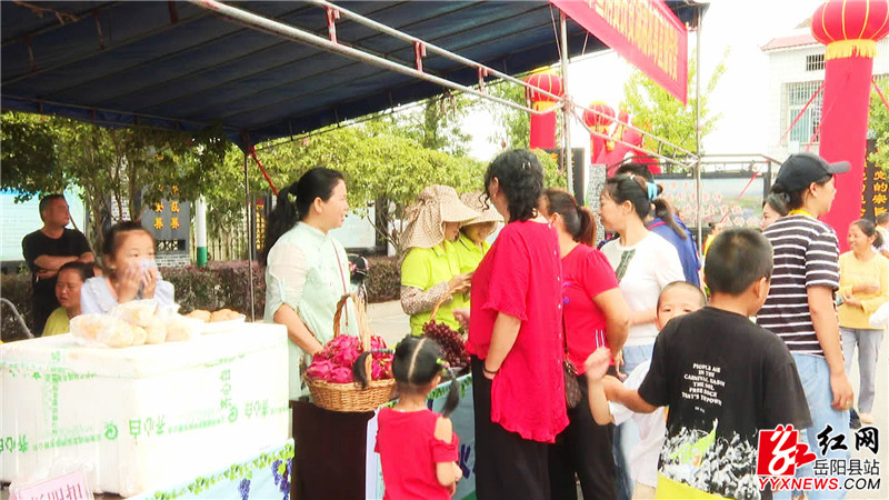 葡萄节销售现场.jpg 葡萄节销售现场.jpg