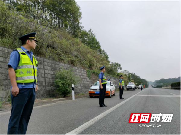 百万机组定子大件安全通过湖南永州高速467_副本.png