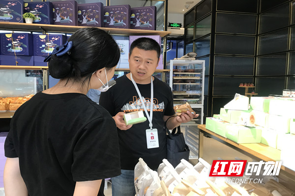 芙蓉社区针对“早产月饼流入市场情况进行食品安全监督检查.jpg 芙蓉社区针对“早产月饼流入市场情况进行食品安全监督检查.jpg