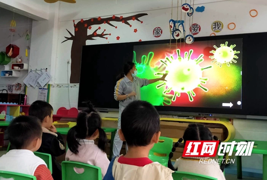 武陵源区索溪中心幼儿园开展预防新冠肺炎主题课程.jpg