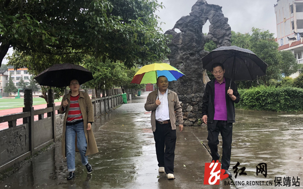 刘卫东走访慰问支教老师2水.jpg