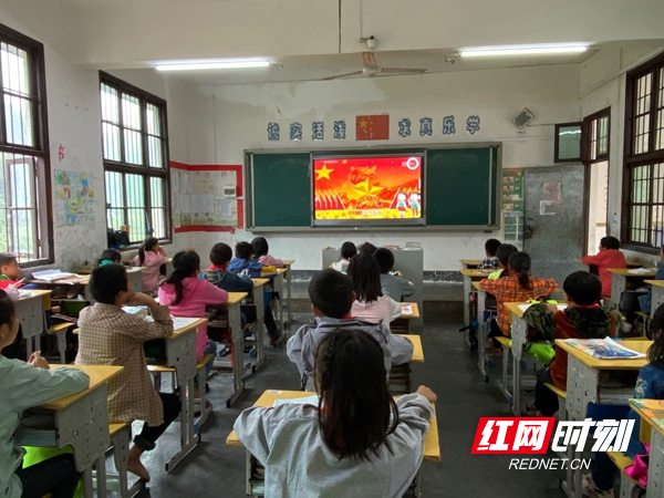 观看“我是接班人”网络大课堂_副本.jpg