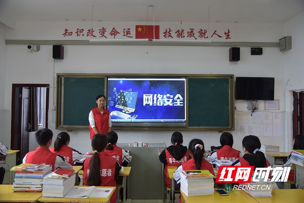 观看宣传片。_副本.jpg