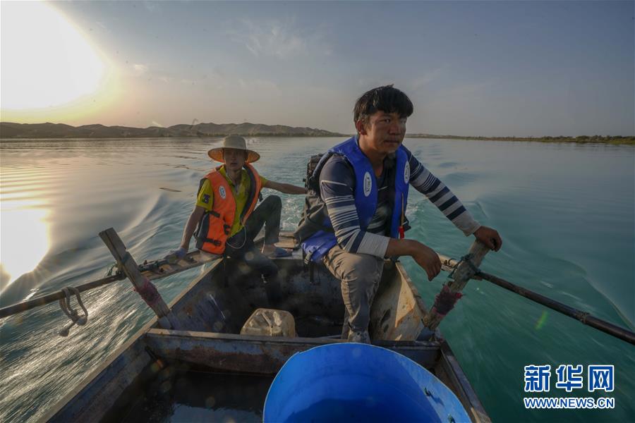 （图片故事）（9）买买江·艾尼：我在“死亡之海”抓螃蟹