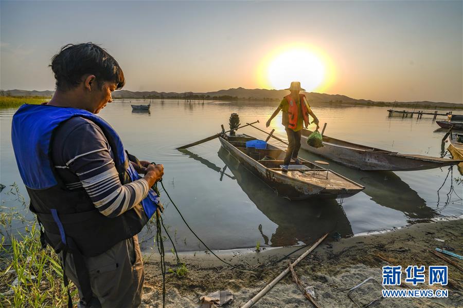 （图片故事）（6）买买江·艾尼：我在“死亡之海”抓螃蟹