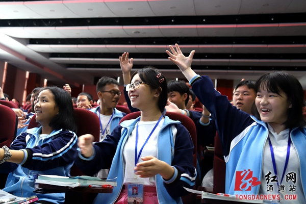 3.9月19日，湖南省通道第一中学，天心同心励志班的孩子们在上课。_副本.jpg