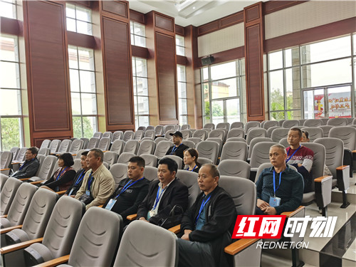 代表委员旁听.jpg