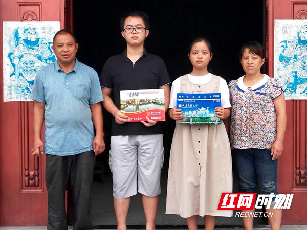 全家合影留念。.jpg