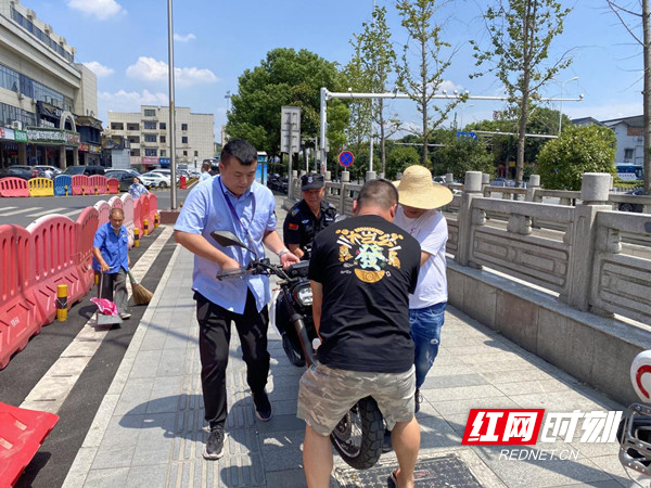 图六：劝离摩的拉客.jpg