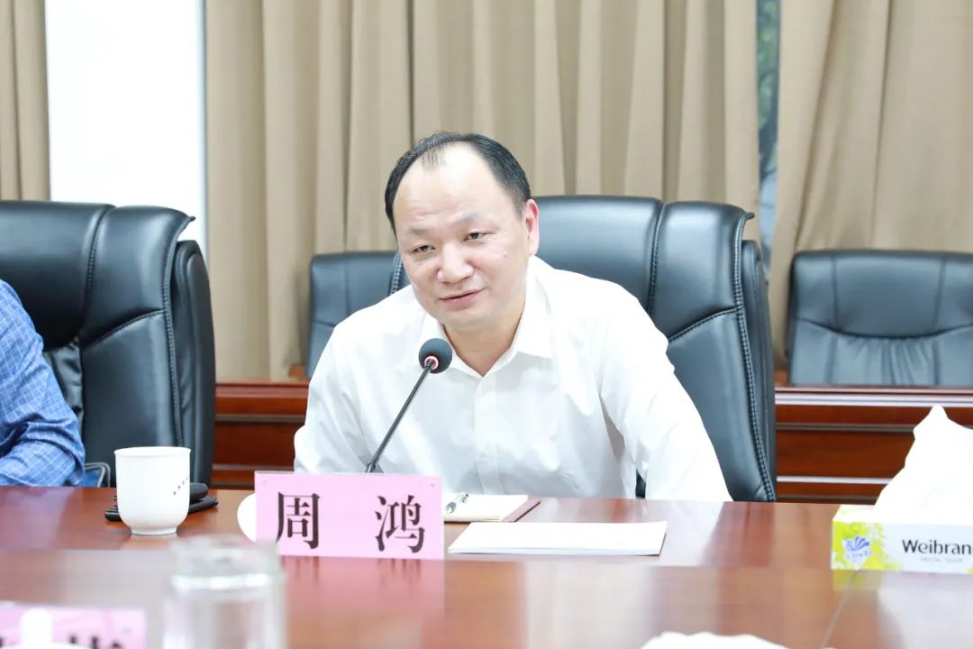 周鸿和李瑞坤表示,君山区位优势明显,发展势头强劲,区委,区政府又高度