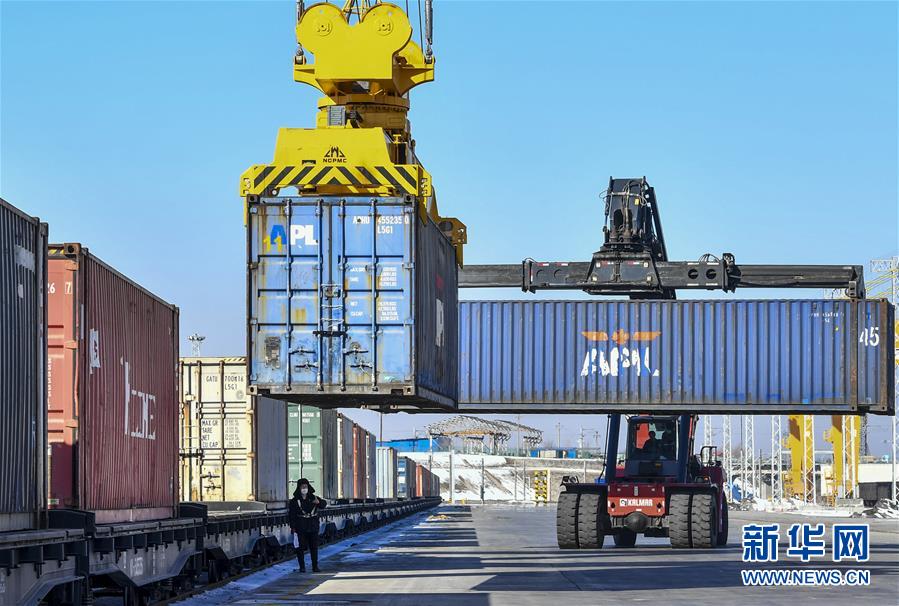 (新华全媒头条·图文互动)(14)旗引天山南北 谱写发展新篇——以习近平同志为核心的党中央关心新疆工作纪实