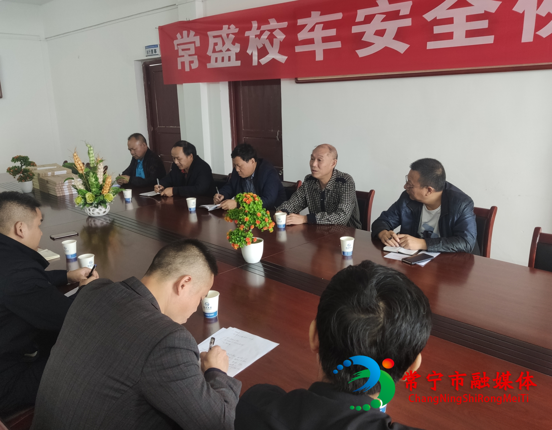 校车安全 (3)_看图王.jpg