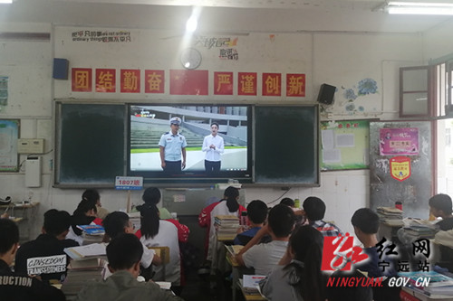 宁远各校组织收看消防安全网络直播公开课_副本500.jpg