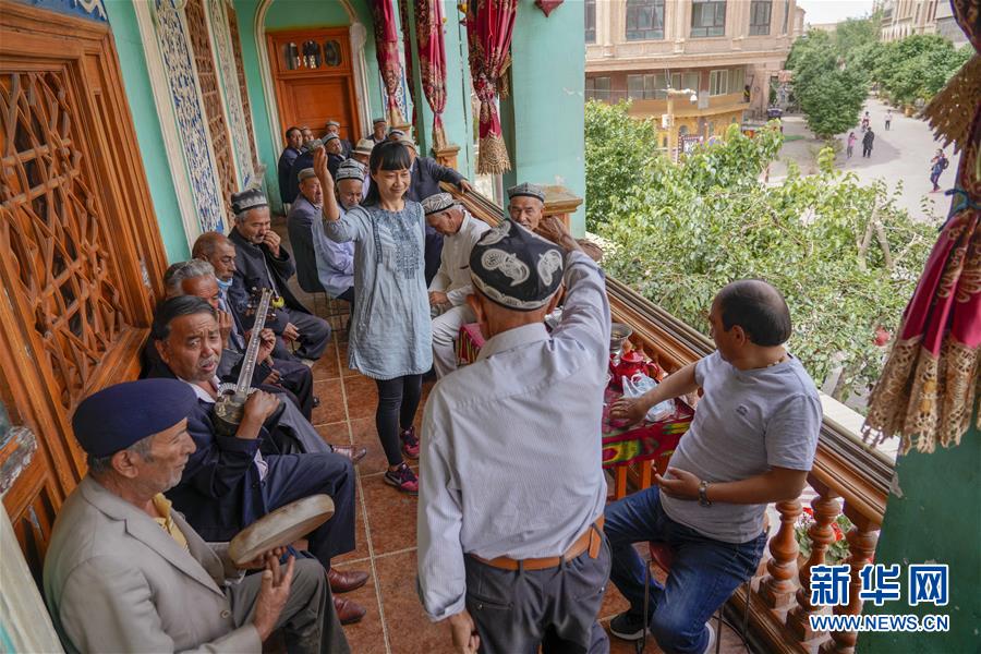 (新华全媒头条·图文互动)(2)旗引天山南北 谱写发展新篇——以习近平同志为核心的党中央关心新疆工作纪实