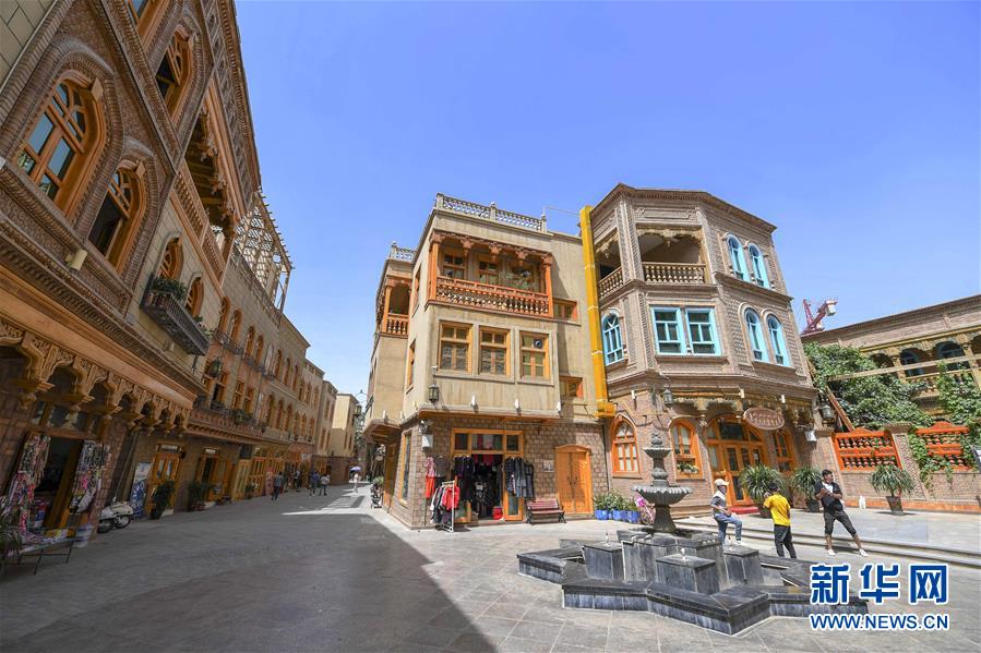 (新华全媒头条·图文互动)(10)旗引天山南北 谱写发展新篇——以习近平同志为核心的党中央关心新疆工作纪实