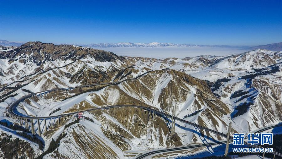 (新华全媒头条·图文互动)(1)旗引天山南北 谱写发展新篇——以习近平同志为核心的党中央关心新疆工作纪实