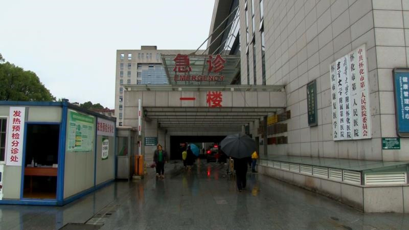 两老人误食野蘑菇中毒送医急救 医生提醒小心致命“美味” (6).jpg