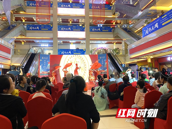 湖南红木文化艺术节暨红木王朝周岁嘉年华举行