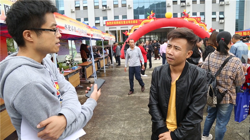 鹤城区举行“创先争优百日大会战”阳塘工业园区专场招聘会（半成品）.mp4_20200927_182103.213.jpg