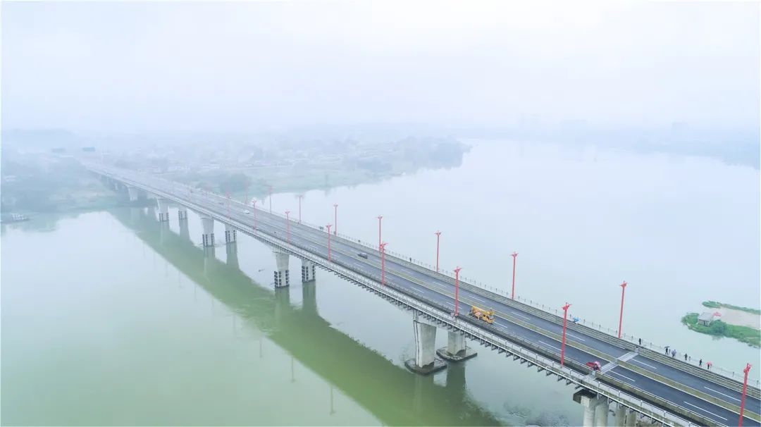 资江雷公岩特大桥通车