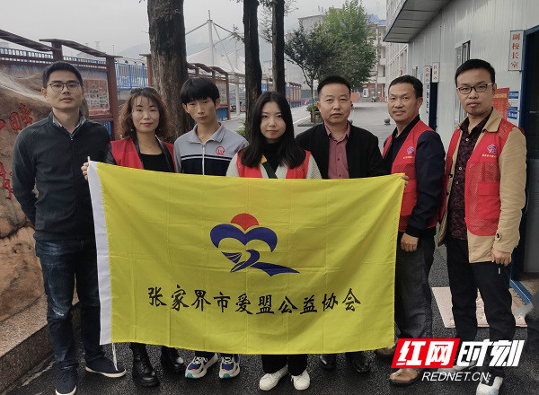 87de3988e1a0143cf9125871bec633f_meitu_1.jpg
