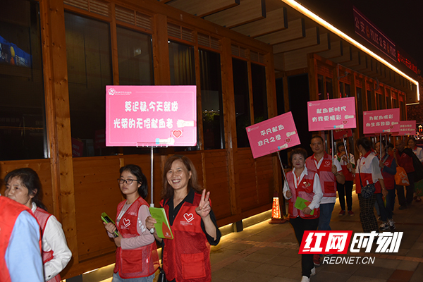 健康徒步,热血同行.jpg 健康徒步,热血同行.jpg