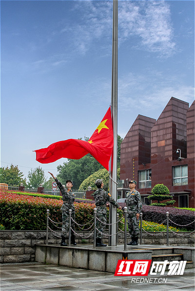 湖南省人防办举行迎国庆升国旗仪式