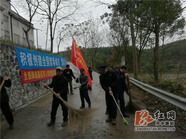 王健组织、参加村党员活动日.jpg