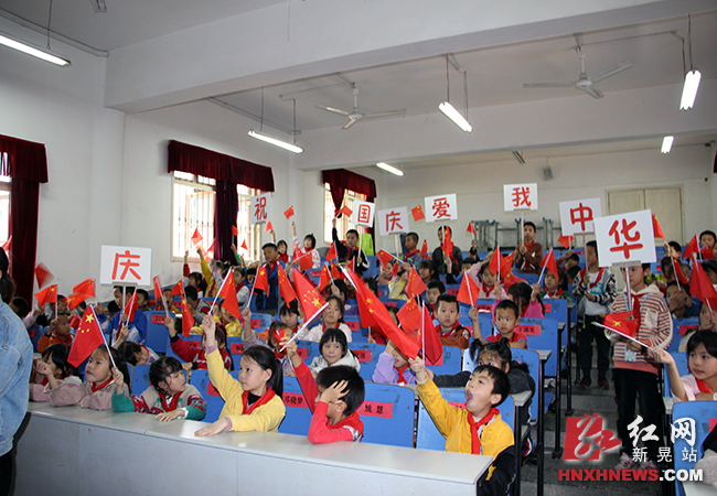 歌唱《我和我的祖国》.png