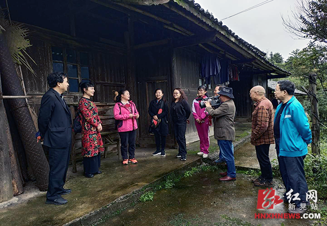 让 民 族 团 结 之 花 绚 丽 绽 放.png 让 民 族 团 结 之 花 绚 丽 绽 放.png