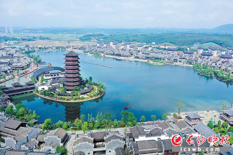 　　新华联铜官窑古镇。   均为景区供图