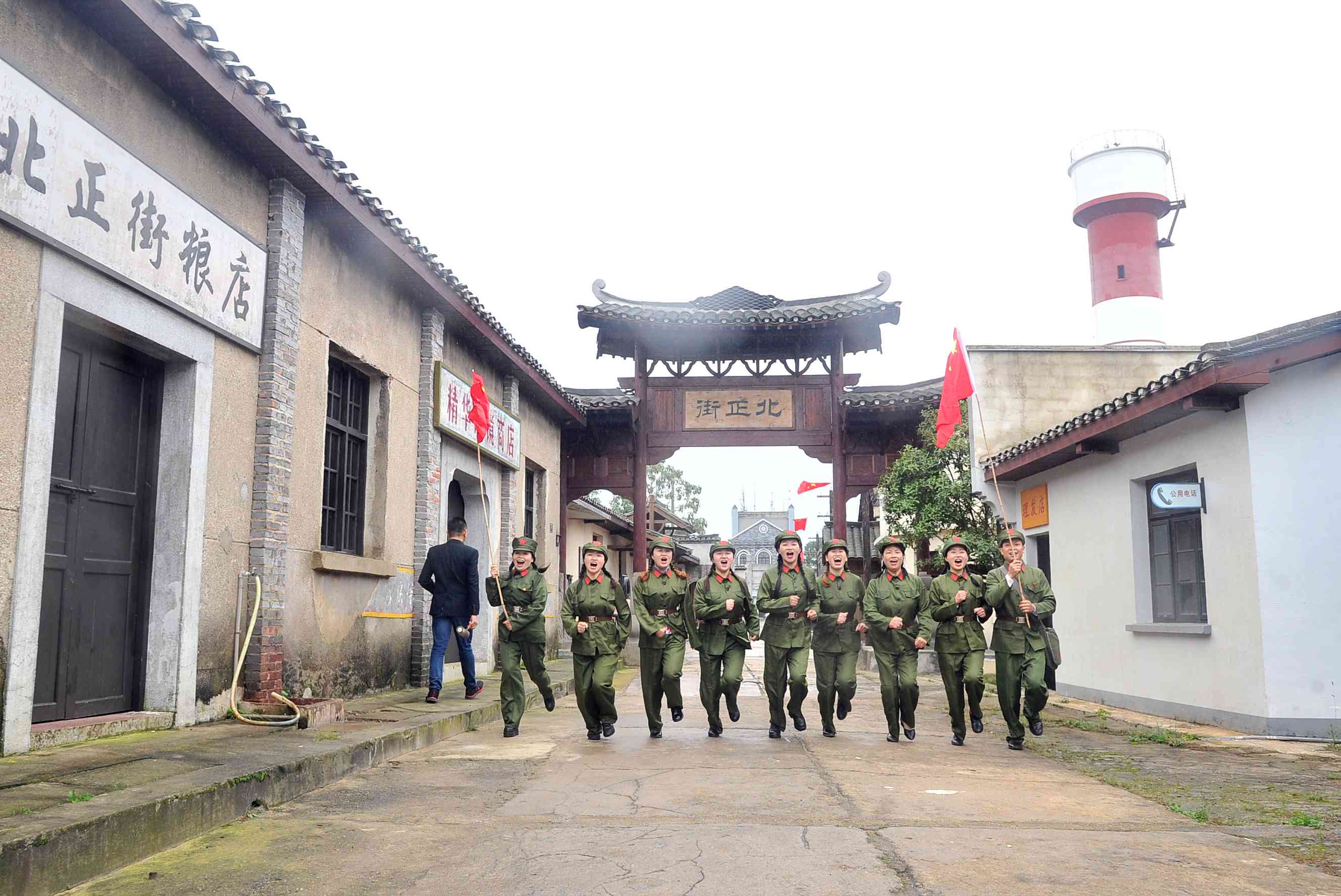 通过互动式的沉浸体验，学习工业文化，传承和发扬红色精神，让旅行变得更有内涵更有意义。